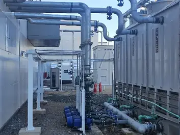 Tubulações e equipamentos de climatização junto à fachada